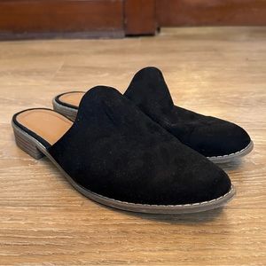 Universal Thread Suede Black Mules
